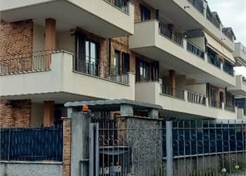 Bilocale con terrazzi, box e cantina – Varedo centro