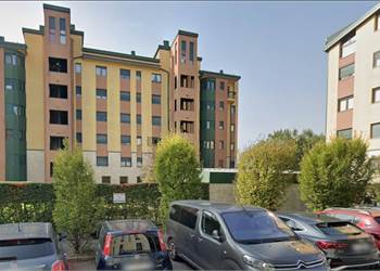 Monza quadrilocale con giardino e due box