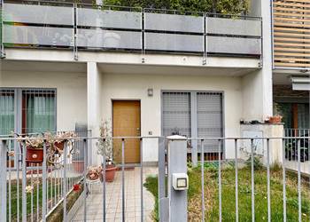 Biassono – Bilocale recente con giardinetti privati e box