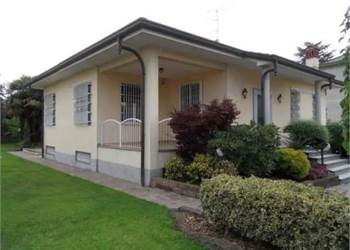 Monza, Villa all'asta singola con giardino e ampio box, Zona Rondò dei Pini